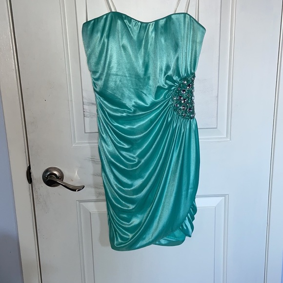 Speechless Formal Dress - Picture 3 of 10